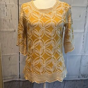 Solitaire women’s top medium, yellow with embroidery